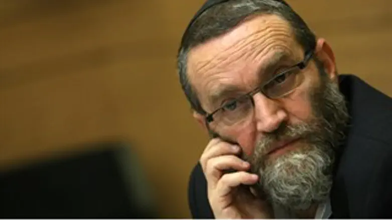 סערה בוועדה. גפני