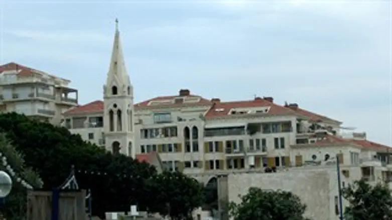 קו אדום נחצה ביפו