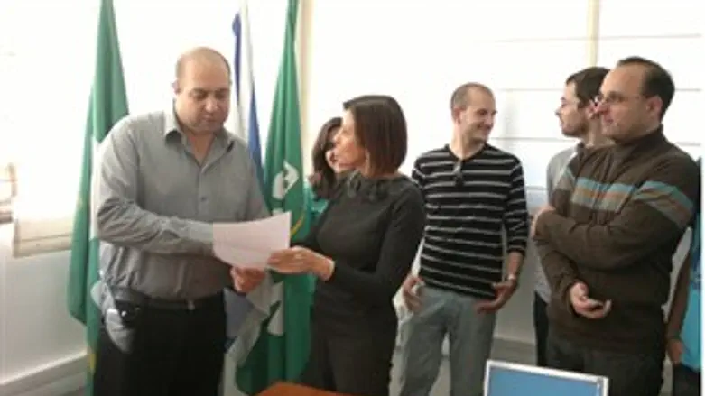 מגישה מועמדות. גלאון הבוקר