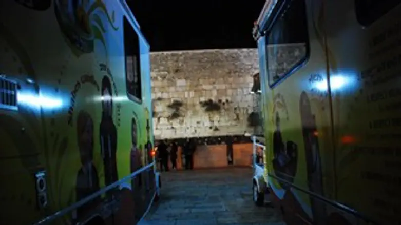 הטנקים של חב"ד בכותל