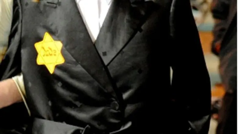 Yellow Star in Saturday night protests
