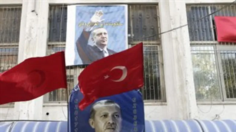 עושה שלום ברש"פ. ארדואן