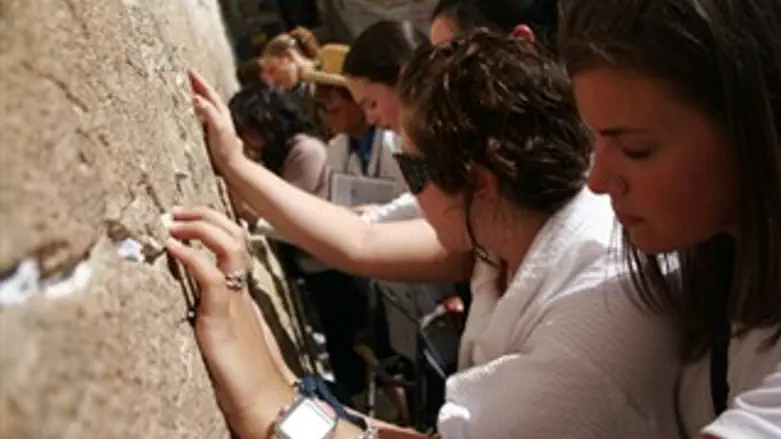 נשים מתפללות בכותל, ארכיון