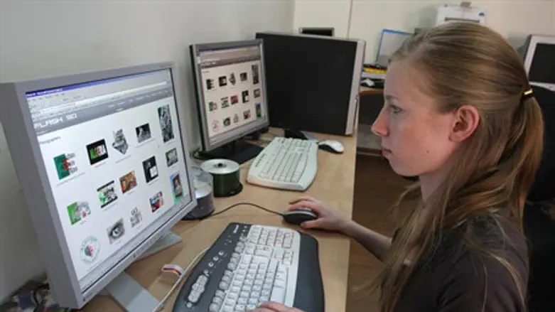 Flash 90 office, hacked in 2008.