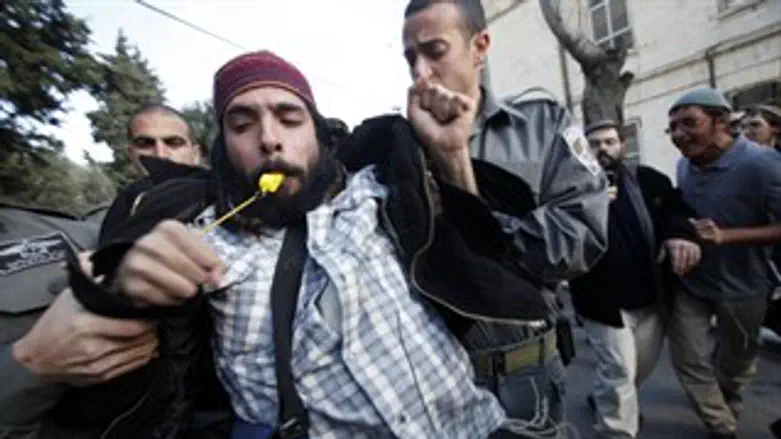 עצורי המשרוקיות יישארו במעצר. המחשב מקולקל