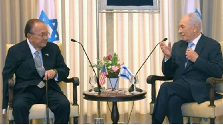 Sen. Inouye and President Peres