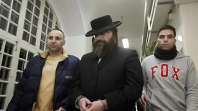 עמרם שפירא בדרך לדיון