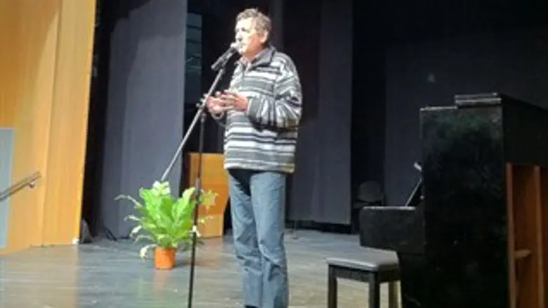 מגלה סודות היסטוריים. יוני רכטר אתמול בכנס