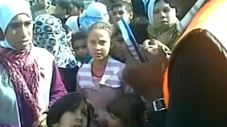 Syrian children speak with Arab League observ