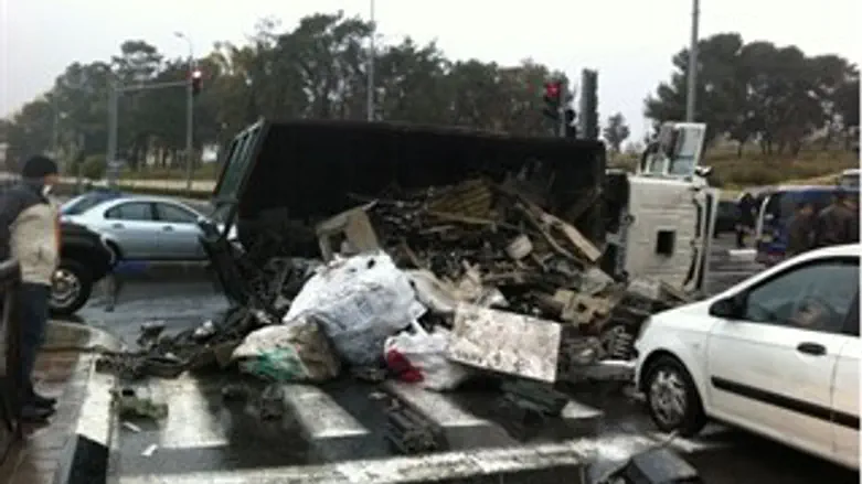 משאית התהפכה בירושלים