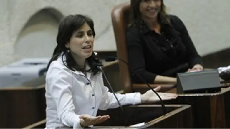 "זמן למחיאות כפיים". חוטובלי