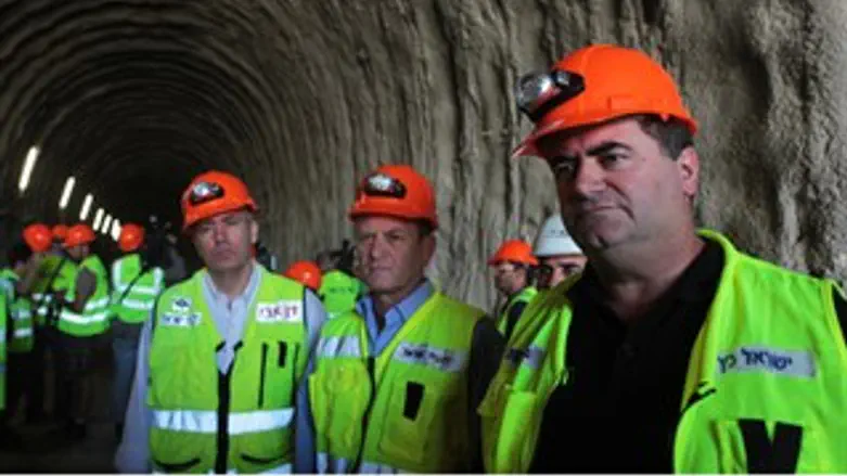 ממשיך לחפור נתיבים. השר כץ