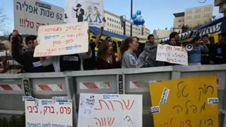 מאהל הפראיירים נגד חוק טל