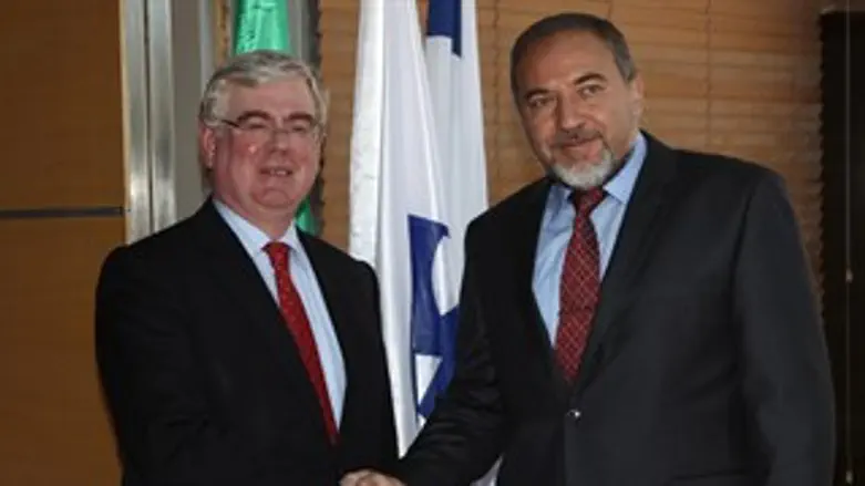 השר אביגדור ליברמן עם אמון גילמור