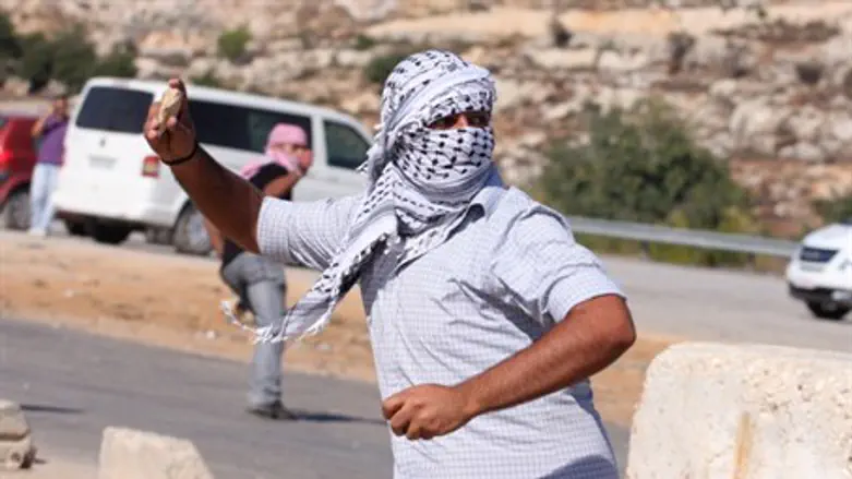 "Каменная атака". Иллюстрация