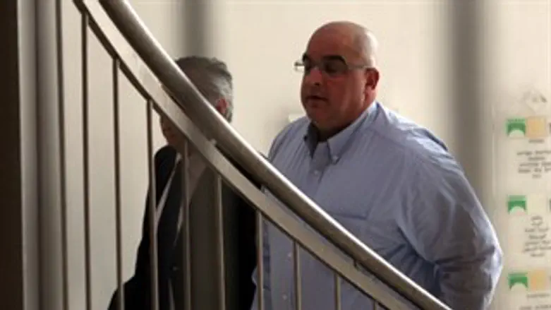 הצטרפות מעוררת מחלוקת. עמרי שרון