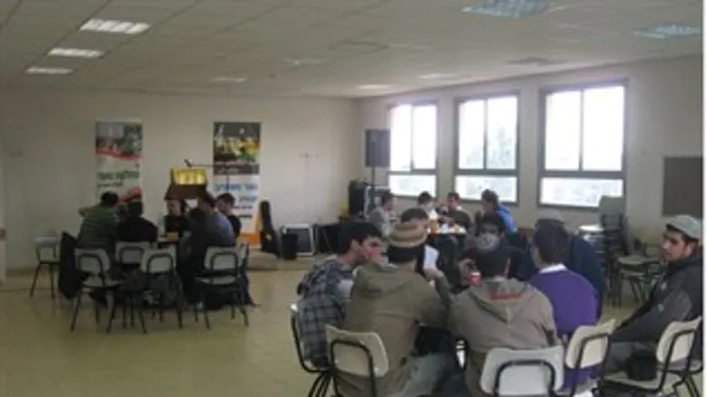 יוצאים לחיים