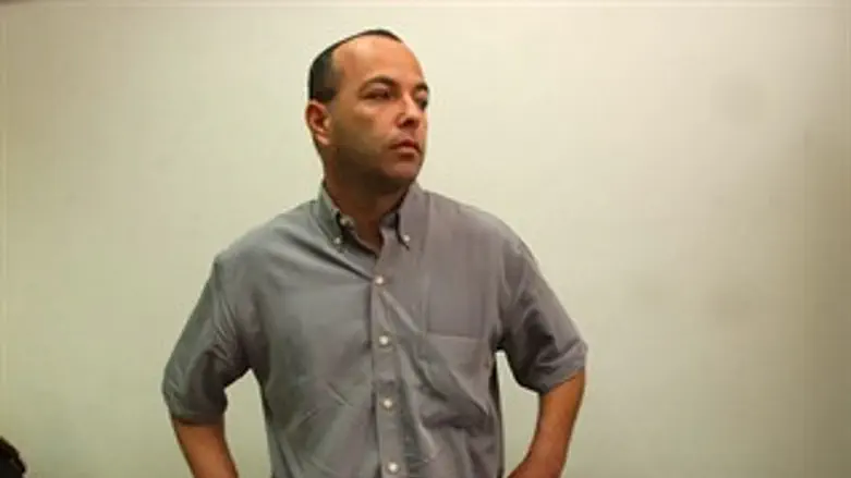 אבי או אבישי?