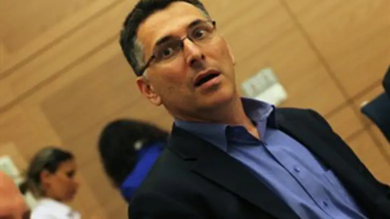 תחת לחץ הקמפיין הסמוי. סער