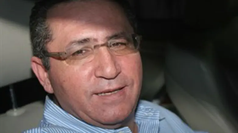 יוצא מעוד פגישה. עיני