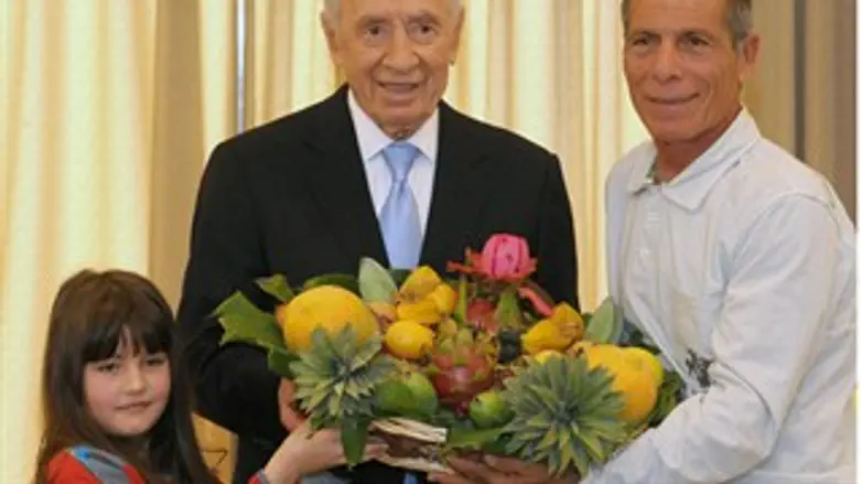 במקום ממתקים. פרס בטקס היום