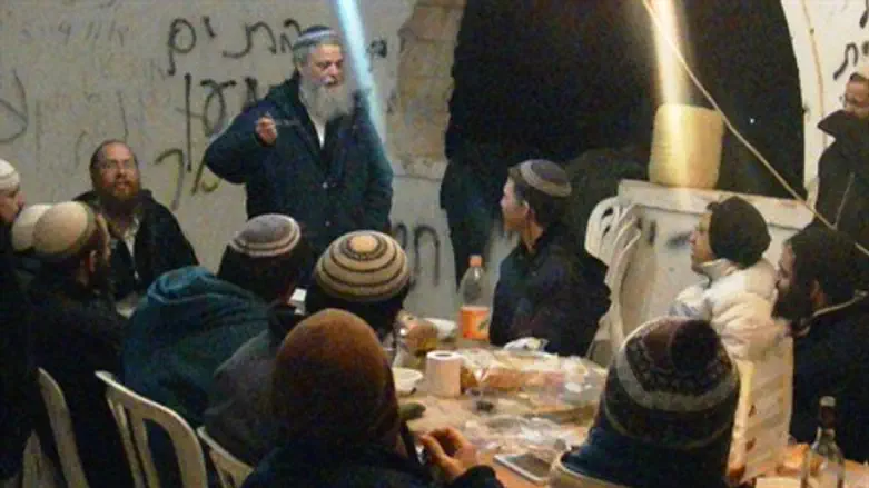 Tu B'Shvat seder in Sa-Nur