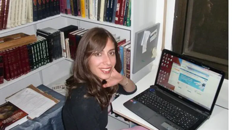 Leora Mandel LPC/MFL