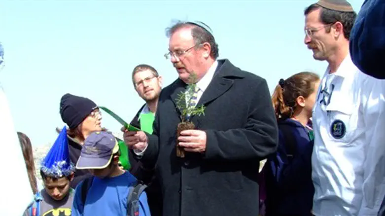 Minister Hershkowitz joins Bnei Akiva Plantin