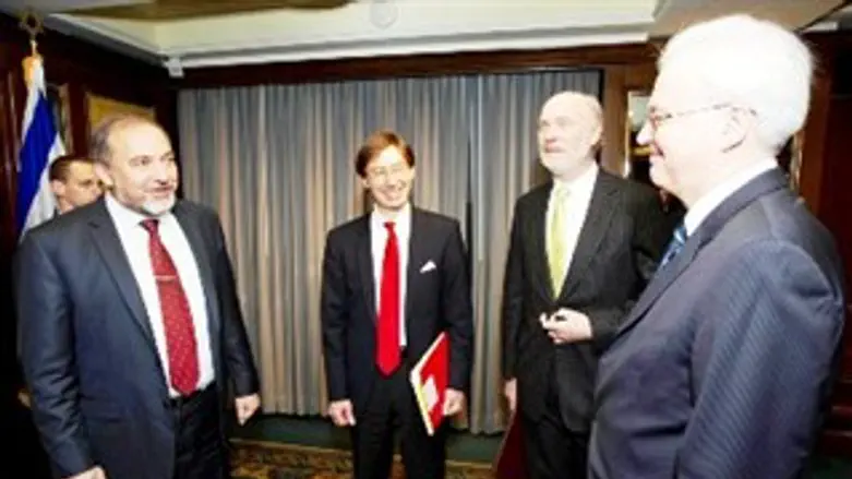 השר ליברמן עם שגרירי הולנד, גרמניה ורוסיה(משמ