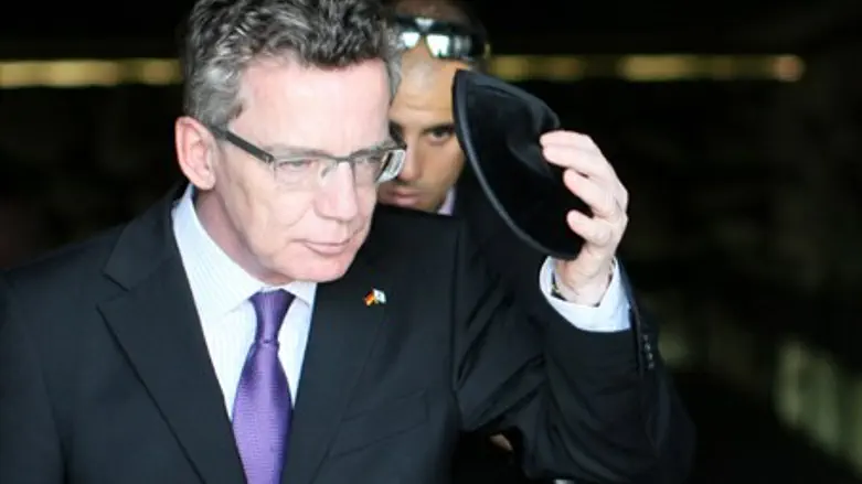 German Defense Minister Thomas de Maizière du