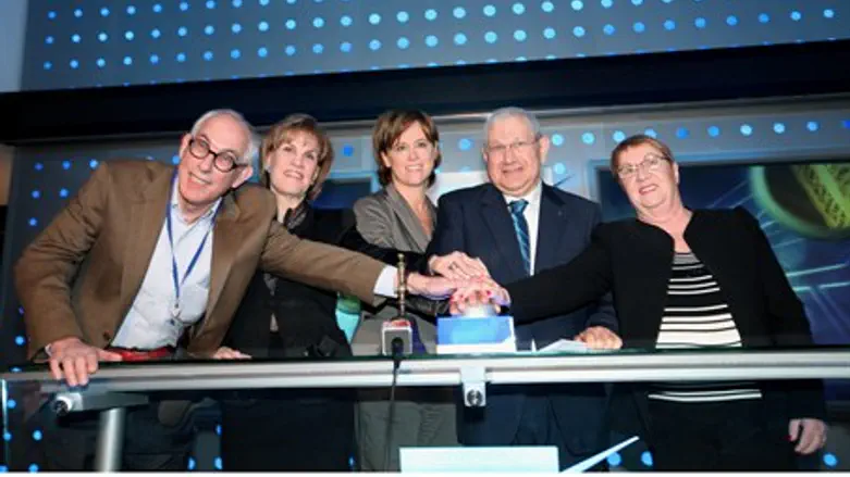 Bank Leumi and TASE managers open Monday's tr