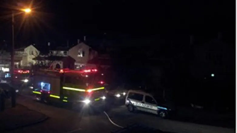 צוותי הכיבוי במקום