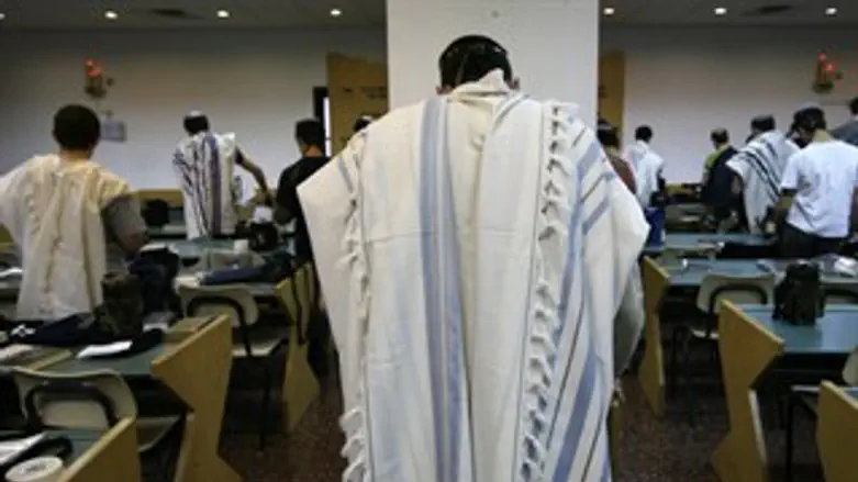 שכר לימוד בעננים. אילוסטרציה