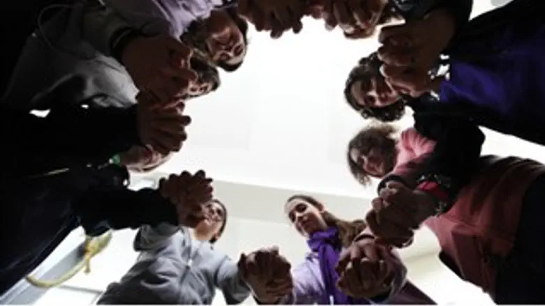 דואגים לילדים