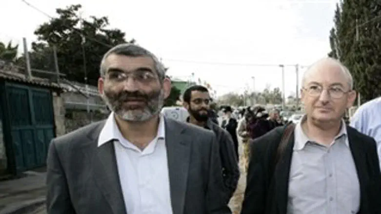 מרימים את הכפפה. אלדד ובן ארי