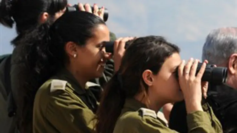 חיילות