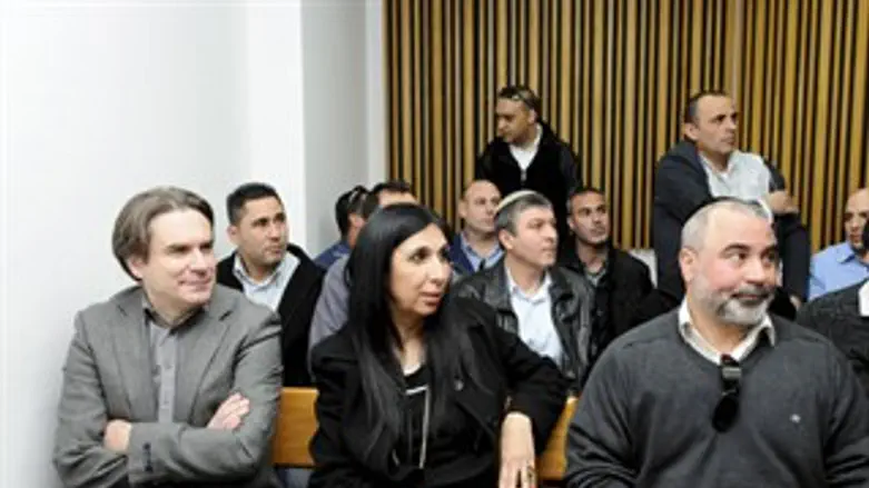 עובדי הרכבת בבית הדין. הבוקר