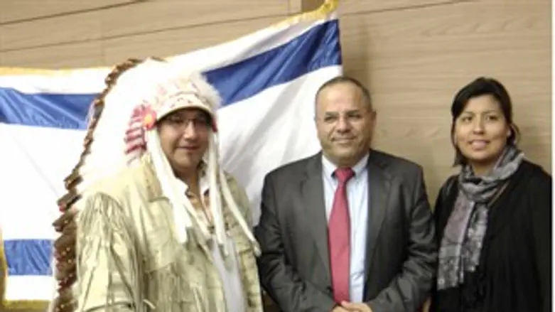 גרנד צ'יף דיויד הרפר וסגן השר קרא. היום