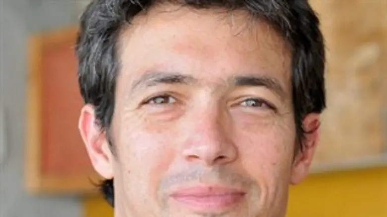 אמיץ. יועז הנדל