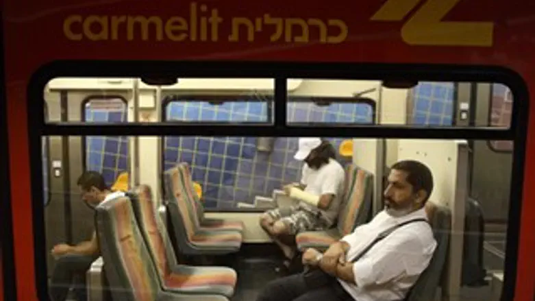 גם בשבת? הכרמלית בחיפה