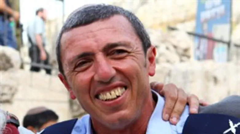 הוצנח? הרב פרץ