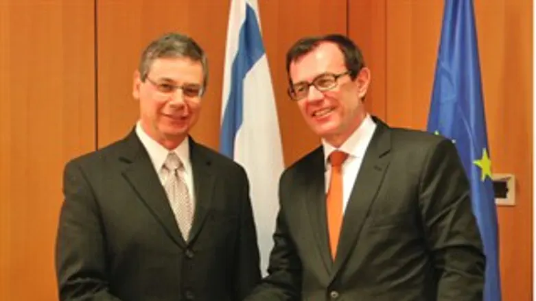 אילון והשגריר