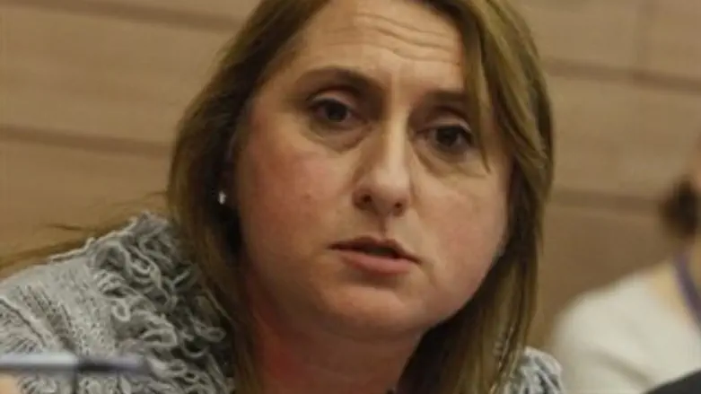 דורשת דיון. זוארץ