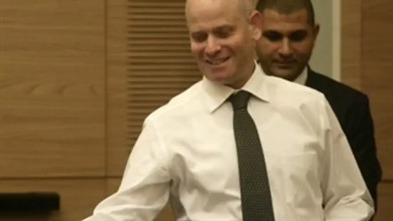 פסל? אייל ינון