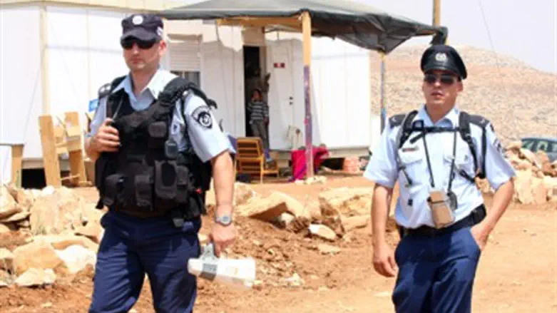 Police at a demolition (archive)