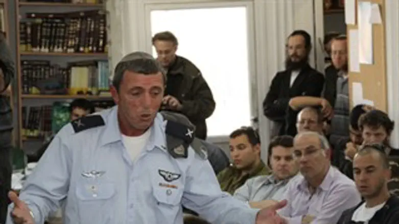 הרב פרץ בישיבת אפרת