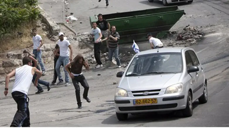 Arabs attack vehicle