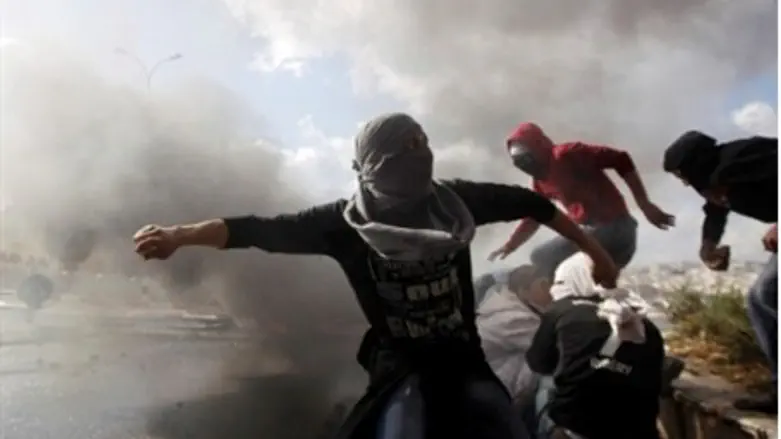 Masked Arab rock throwers