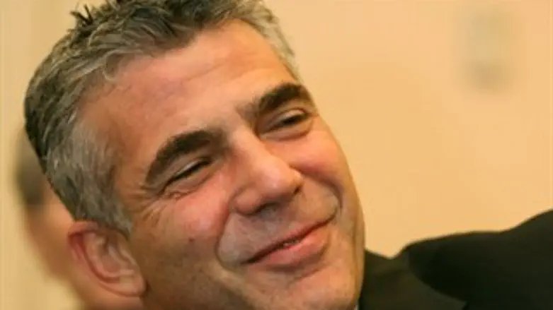 יאלץ לרשום מפלגה? לפיד