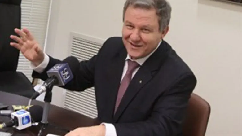 שטרית מודיע שלא ירוץ